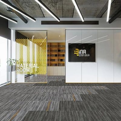 2024 50x50 τετραγωνικά πλακάκια PVC και Asphalt Back Εμπορικά πλακάκια χαλιών γραφείου από νάιλον PP