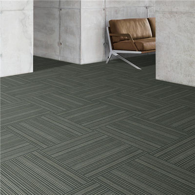 50x50cm PP Loop Pile Carpet Tile για γραφείο ξενοδοχείο σπιτικό κρεβατοκάτωμα με γραμμωτό σχέδιο