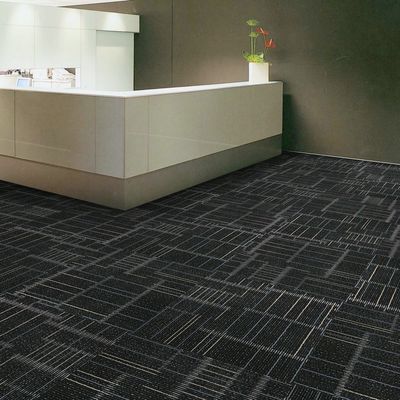 Πλέσιμο 50x50cm PP αίθουσα συνεδριάσεων Εμπορικό χαλί πλακάκι με βάρος στο σωρό 520g / τετραγωνικό μέτρο