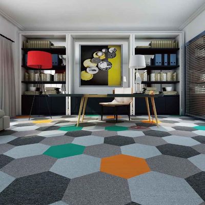 Μηχανική Tufted Hexagon DIY χρώμα εμπορικό χαλί πλακάκι για βελτίωση του δαπέδου γραφείου