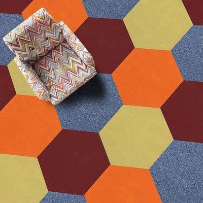 Η Hexagon Commercial 100% SD Nylon Carpet Tile Floor Carpet Machine που έχει σφραγισθεί για αντοχή