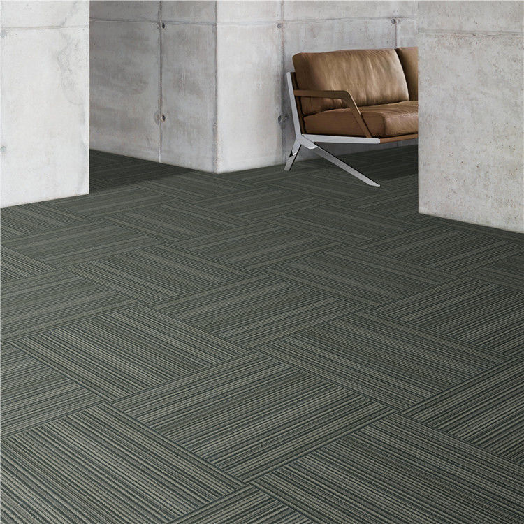 50x50cm PP Loop Pile Carpet Tile για γραφείο ξενοδοχείο σπιτικό κρεβατοκάτωμα με γραμμωτό σχέδιο